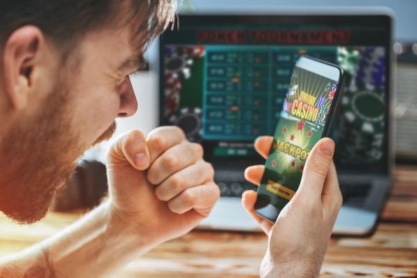 Tampilan kemenangan h03 h5 dengan notifikasi jackpot dan hadiah slot online